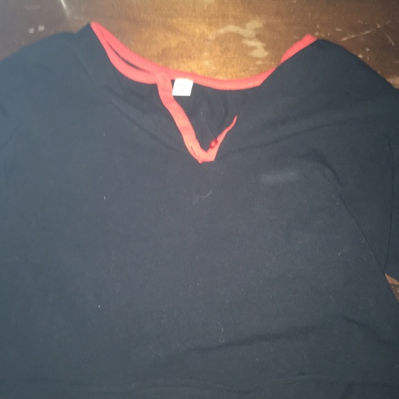 red and black top - Picture 2 of 3